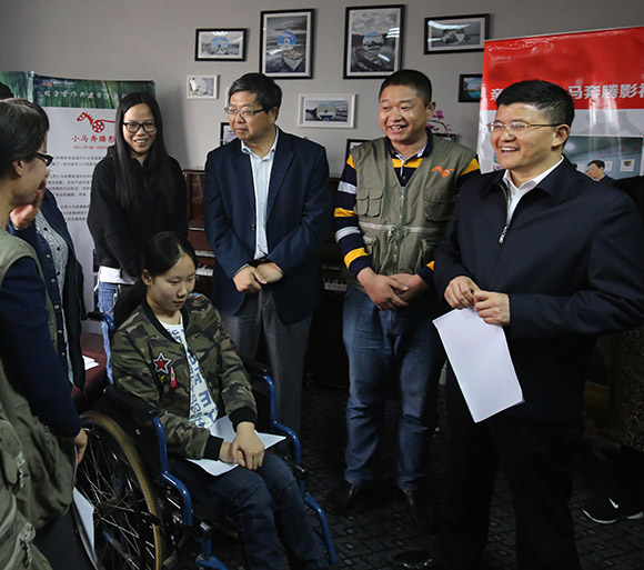 江西省国资委主任陈德勤调研江西小马奔腾影视