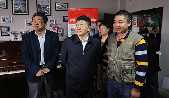 江西省国资委主任陈德勤调研江西小马奔腾影视